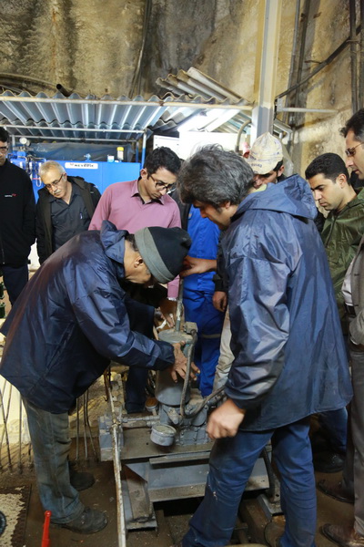 عملیات بازگشایی دریچه تخلیه تحتانی سد شهید عباسپور