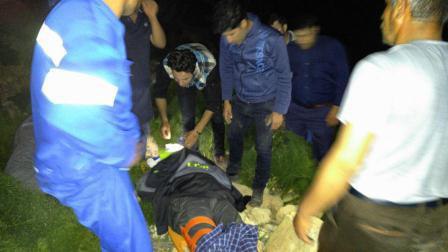 نجات فرد سقوط کرده از ارتفاعات چشمه چنار کاکان+عکس