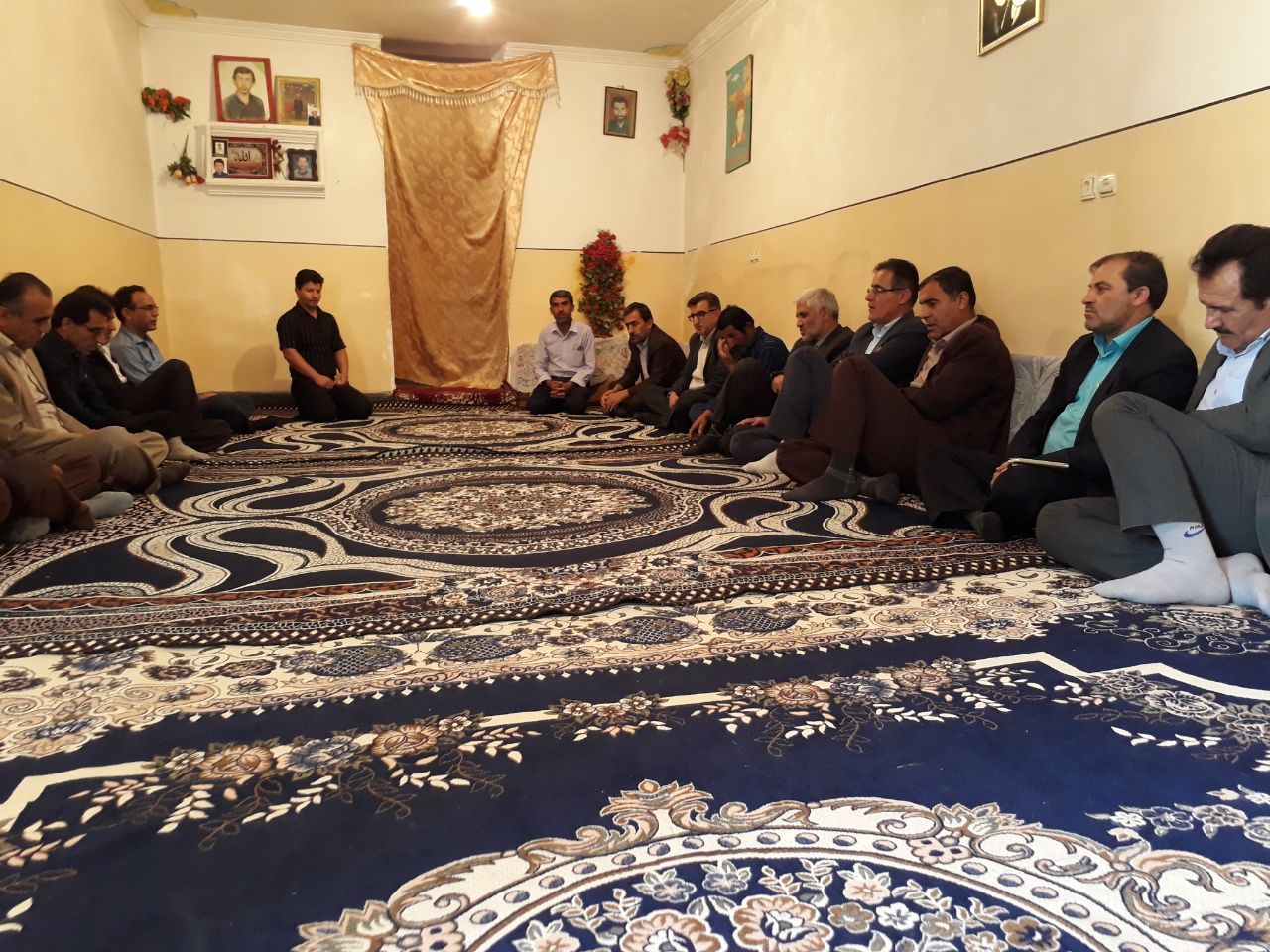 دیدار مدیر کل آموزش و پرورش با خانواده شهید عرصه سواد آموزی استان در لنده+تصاویر