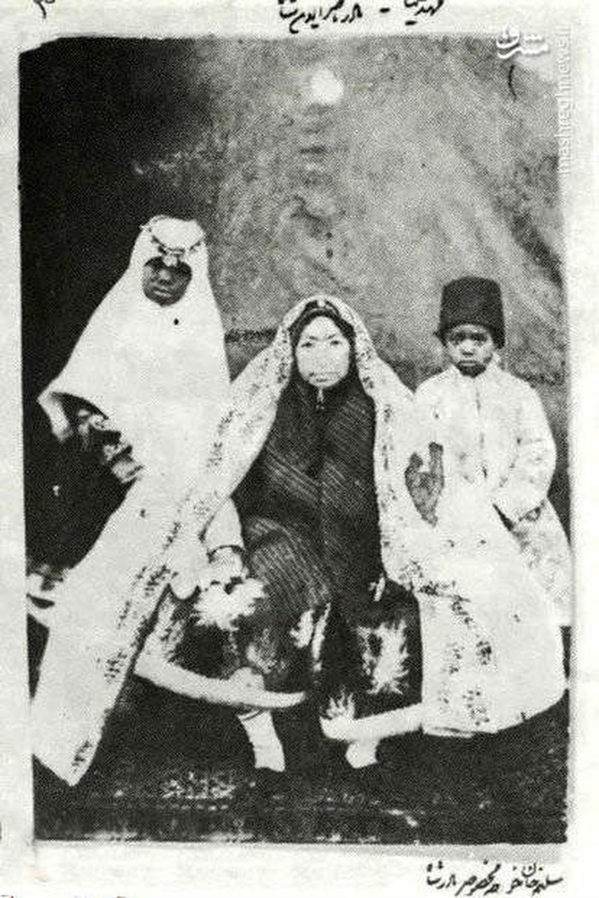 مادر ناصرالدین شاه با ندیمه و خواجه مخصوصش+عکس