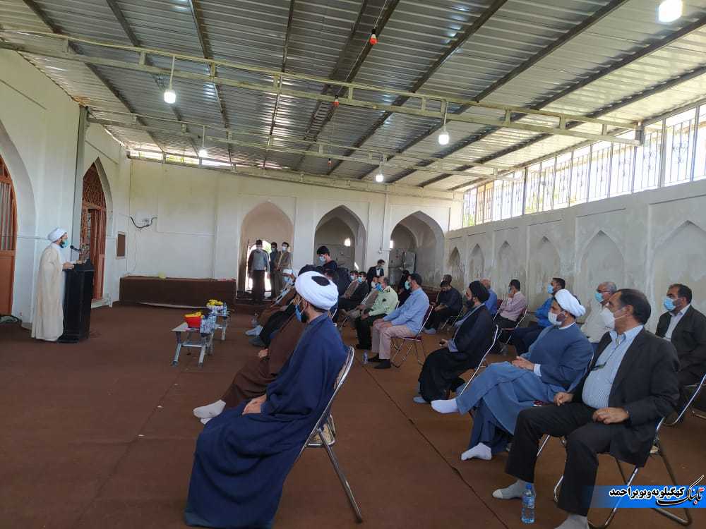 نماز در مسجد 450 ساله دهدشت + تصاویر