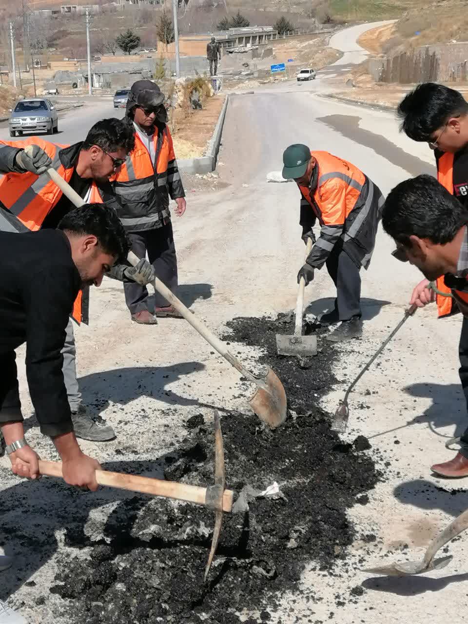 آماده سازی جاده‌های شهرستان مارگون برای تردد مسافران نوروزی