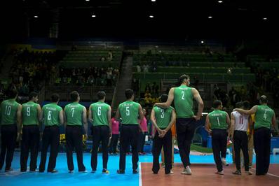 تصویر گاردین از تیم والیبال نشسته مردان ایران در پارالمپیک/ مرتضی مهرزاد بلندترین مرد ریو مورد توجه رسانه‌های جهان قرار گرفته است
