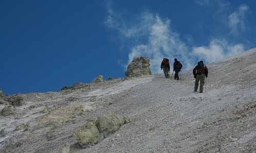 صعود کوهنوردان کهگیلویه به کوه نیر