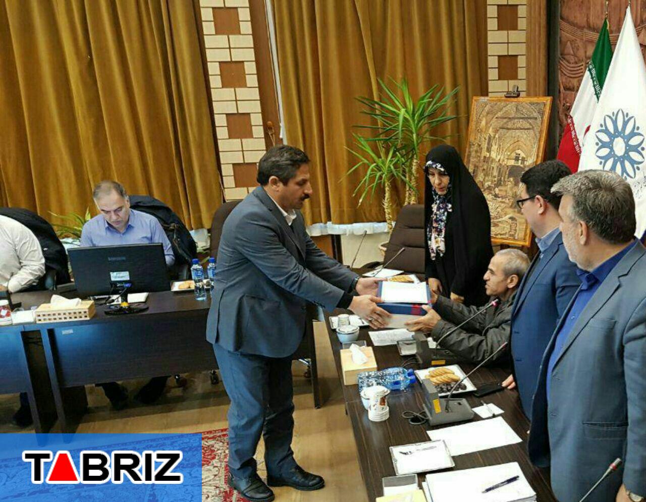 لایحهی بودجه ۲هزار و ۶۳۰ میلیارد تومان شهرداری تبریز برای سال 97 تقدیم شورا شد/فرج قلیزاده:من اپوزیسیون نیستم/از رقم بودجه سال آینده واقعا نگران شده ام!/اشرف نیا:بودجه مربوط به قطار شهر شعاری شده است/فریدون بابایی اقدام :رصد تحقق پذیری بودجه سال ۹۶ خیلی پایین بود