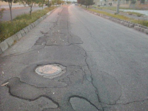 از آسفالتهای بیکیفیت تاچالههای خیابانی شهر از آسفالتهای بیکیفیت تاچالههای خیابانی شهر