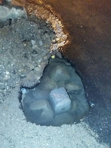 از واکنش اخبار 20:30 نسبت به هدر رفتن آب شرب سی سخت تا فرو رفتن زود هنگام آسفالت کانال های خط لوله فاضلاب شهر سی سخت + گزارش تصویری از واکنش اخبار 20:30 نسبت به هدر رفتن آب شرب سی سخت تا فرو رفتن زود هنگام آسفالت کانال های خط لوله فاضلاب شهر سی سخت + گزارش تصویری