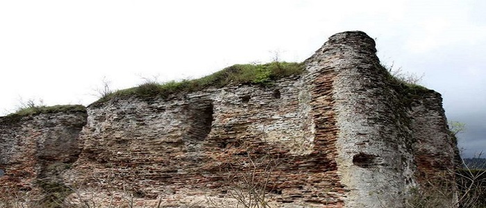 معرفی آثار تاریخی و جاذبه های گردشگری استان گیلان/آثار باستانی مارلیک، کاخ ییلاقی سردار امجد، کاروانسرای تی تی، قلعه لیسار