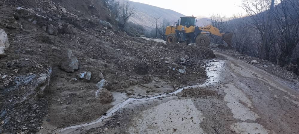 برخی از جاده و راه های دسترسی توسط ماشین آلات سنگین شرکت نفت و گاز استان بازگشایی شدند برخی از جاده و راه های دسترسی توسط ماشین آلات سنگین شرکت نفت و گاز استان بازگشایی شدند