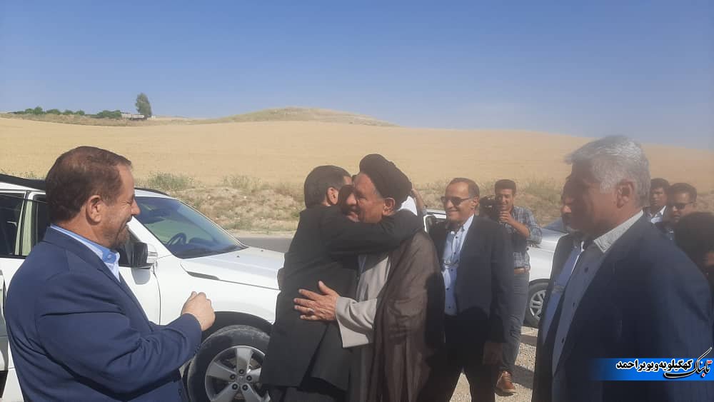 همسفری با بی حجاب&zwnj;ها تا بازدید از چشمه بلقیس و بلاد شاپور/ شبی با سازو اواز محلی!