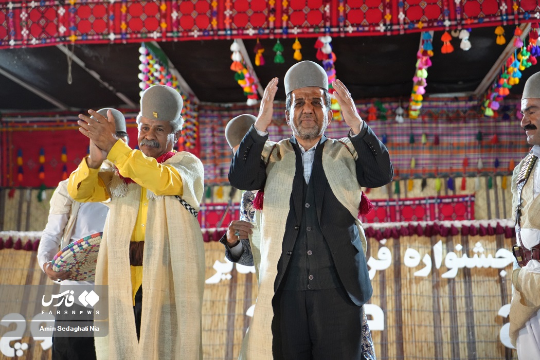 همسفری با بی حجاب&zwnj;ها تا بازدید از چشمه بلقیس و بلاد شاپور/ شبی با سازو اواز محلی!