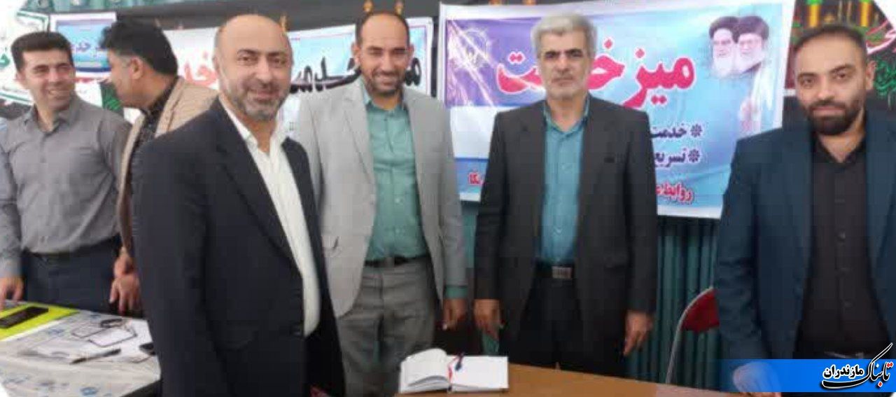 همزمان با دومین روز هفته&zwnj;ی دولت، میز خدمت دستگاه&zwnj;های دولت در نکا برگزار شد