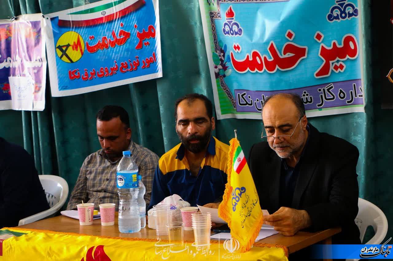 همزمان با دومین روز هفته&zwnj;ی دولت، میز خدمت دستگاه&zwnj;های دولت در نکا برگزار شد