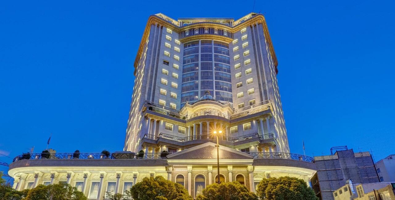 هتل اطلس مشهد یا گلدن پالاس: مقایسه‌ای برای اقامت لاکچری