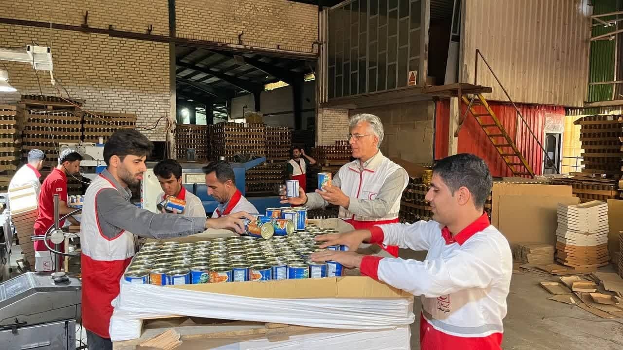 ۵۰ تن کنسروجات به لبنان در کمک‌های مردمی استان فارس ارسال شد