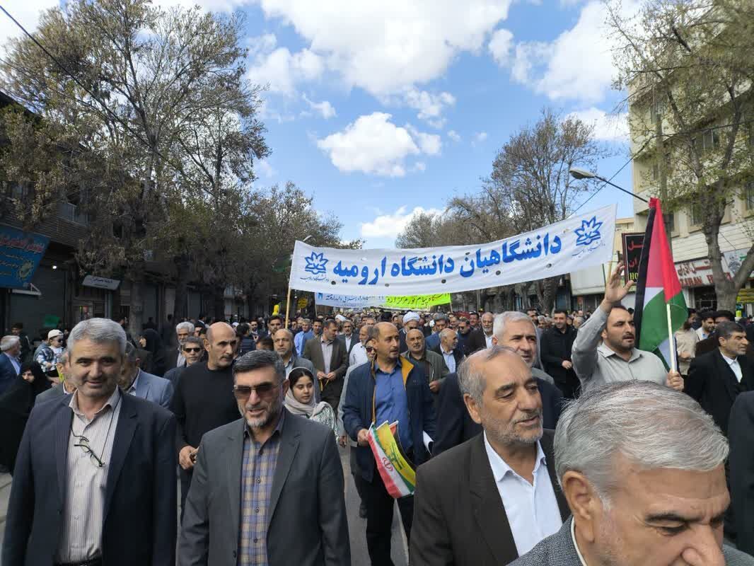 پوشش زنده| تابناک گزارش میدهد؛ خروش ملت؛ ایران یکصدا برای قدس/ فریاد مظلومیت فلسطین در سراسر ایران طنینانداز شد پوشش زنده| تابناک گزارش میدهد؛ خروش ملت؛ ایران یکصدا برای قدس/ فریاد مظلومیت فلسطین در سراسر ایران طنینانداز شد
