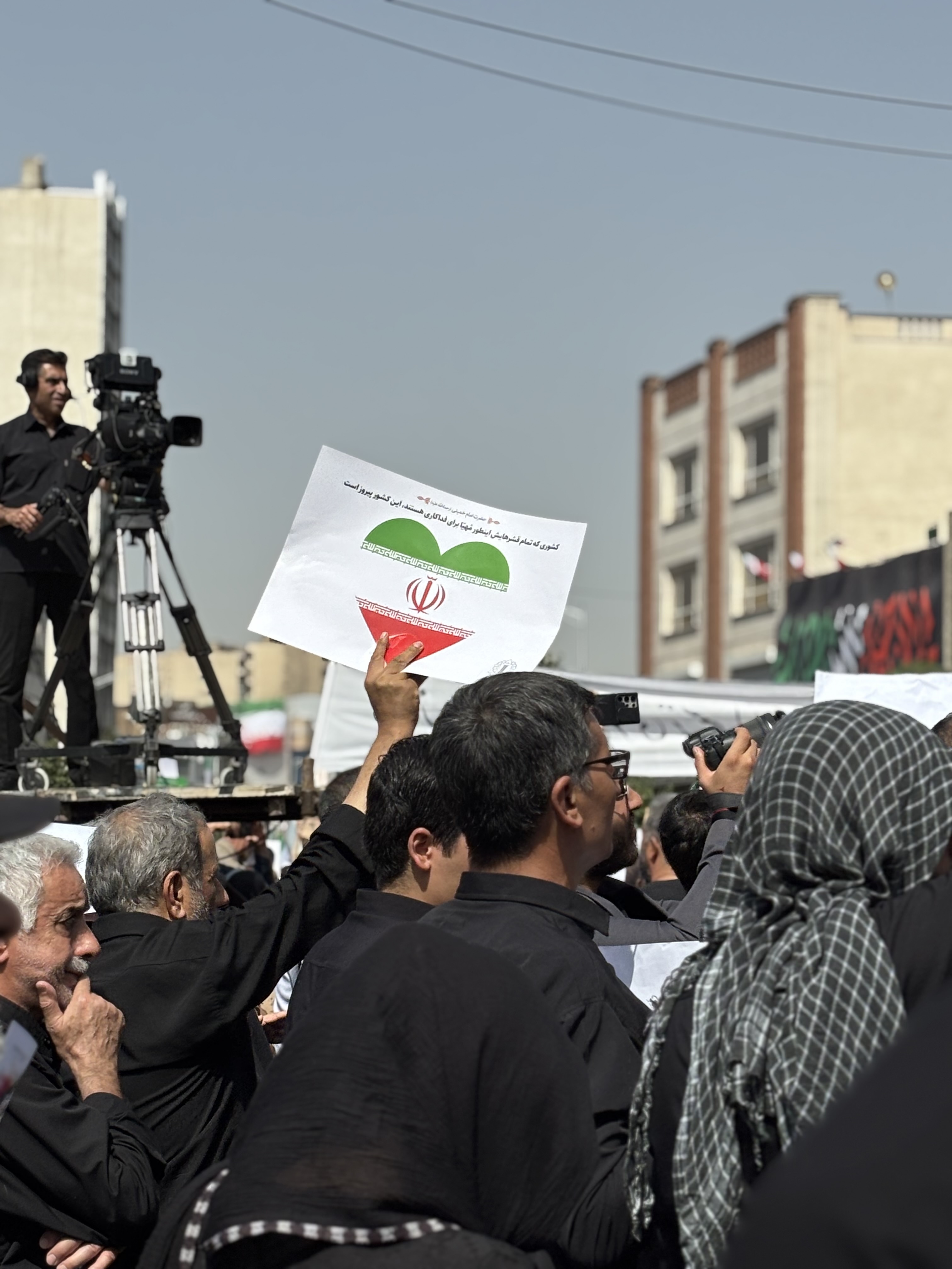 وداع با شکوه تهرانی ها با شهدای حمله رژیم صهیونیستی/ در حال تنظیم وداع با شکوه تهرانی ها با شهدای حمله رژیم صهیونیستی/ در حال تنظیم