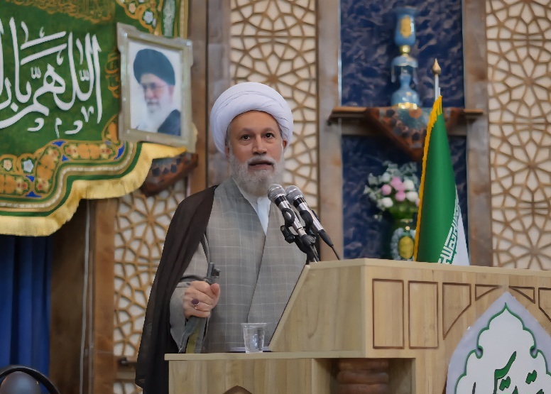 امام جمعه شیراز: آمریکا گداترین کشور دنیا است/پسر پهلوی از پدر و پدربزرگش هم خفت‌پذیرتر است