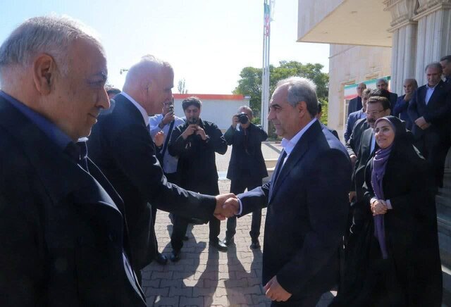 وزیر راه و شهرسازی و معاون نخست وزیر جمهوری آذربایجان وارد منطقه آزاد ارس شدند وزیر راه و شهرسازی و معاون نخست وزیر جمهوری آذربایجان وارد منطقه آزاد ارس شدند