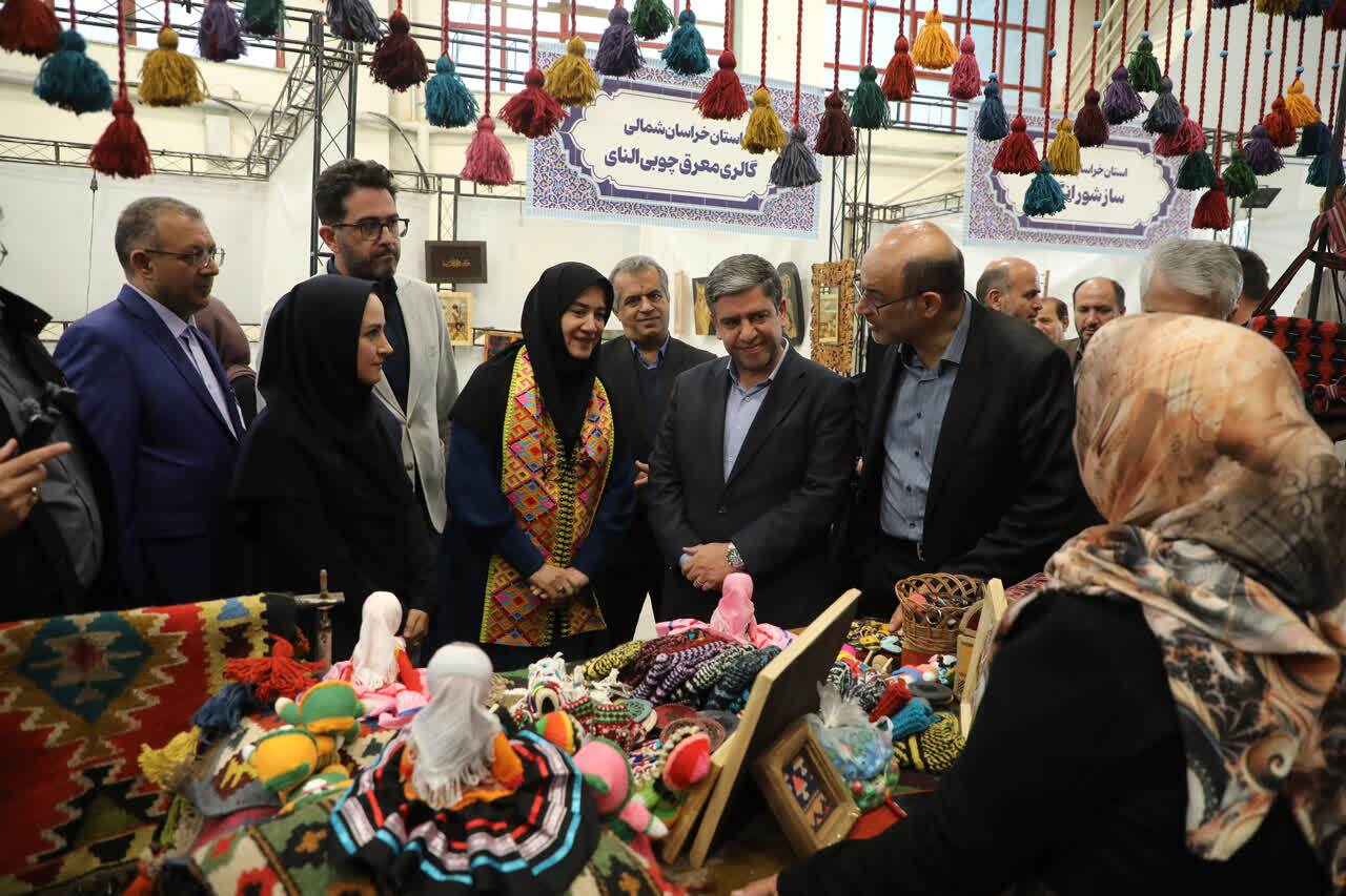 فراهم کردن زمینه برای عرضه تولیدات صنایعدستی در اولویت است فراهم کردن زمینه برای عرضه تولیدات صنایعدستی در اولویت است