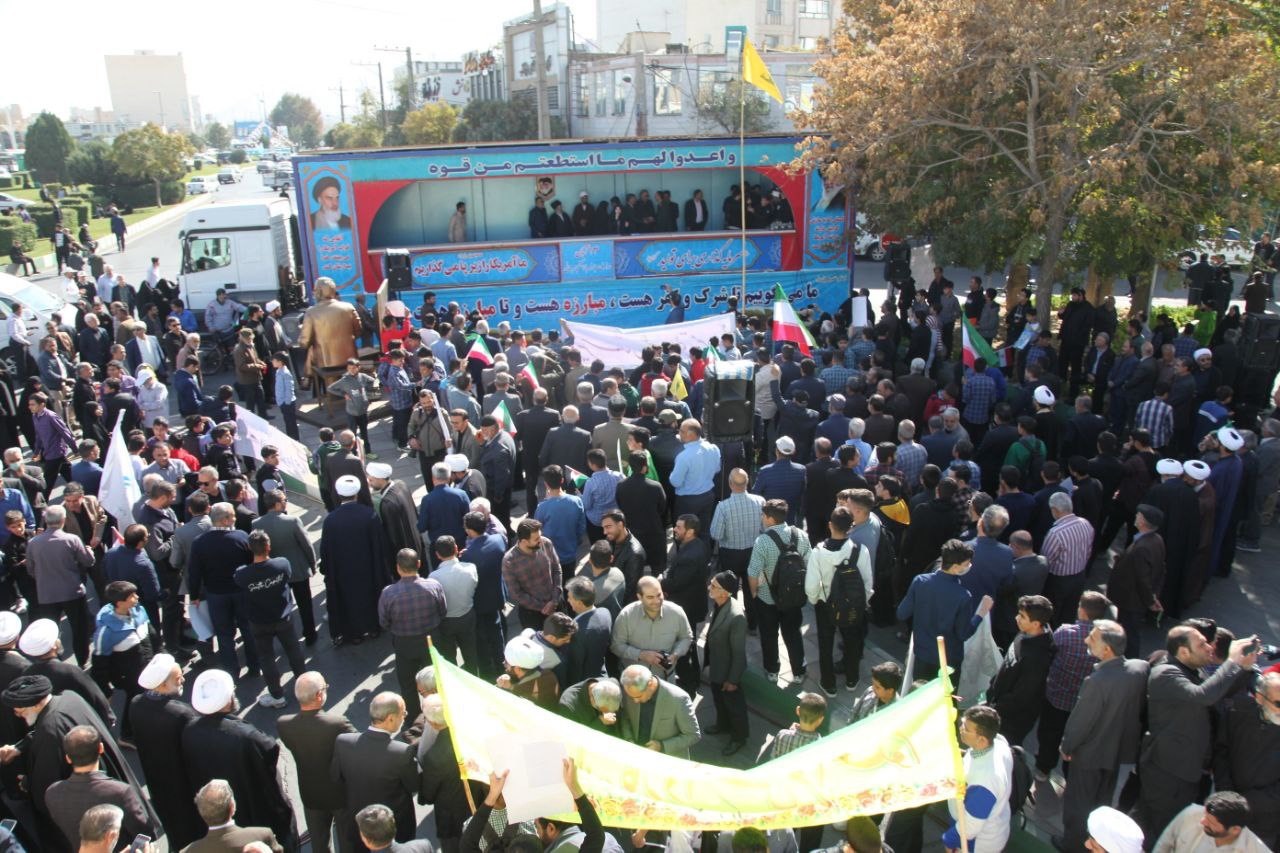 حماسه استکبارستیزی مردم اراک در راهپیمایی ۱۳ آبان به روایت تصویر حماسه استکبارستیزی مردم اراک در راهپیمایی ۱۳ آبان به روایت تصویر
