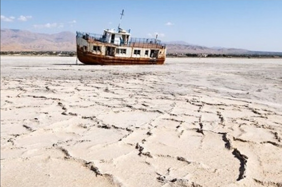 احیا کردن دریاچه ارومیه با وسعت ۶ هزار کیلومتر مربع / رویا پردازی یا بازی با جلسات و کلمات