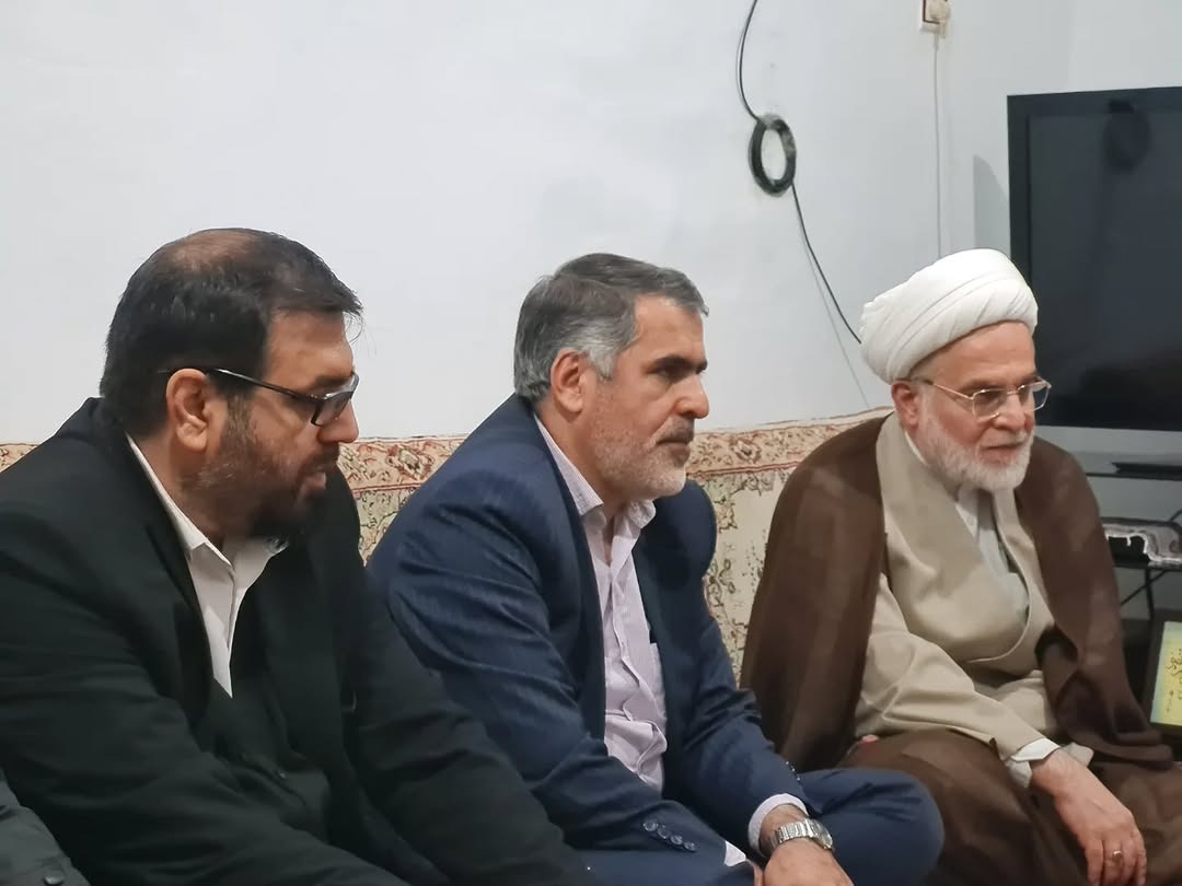 تجلیل نماینده ولیفقیه و مسئولان فرهنگی از هنرمند کردستانی/ آواز سیاوچمانه ماموستا کیمنهای برای نماینده رهبری + فیلم و تصاویر تجلیل نماینده ولیفقیه و مسئولان فرهنگی از هنرمند کردستانی/ آواز سیاوچمانه ماموستا کیمنهای برای نماینده رهبری + فیلم و تصاویر