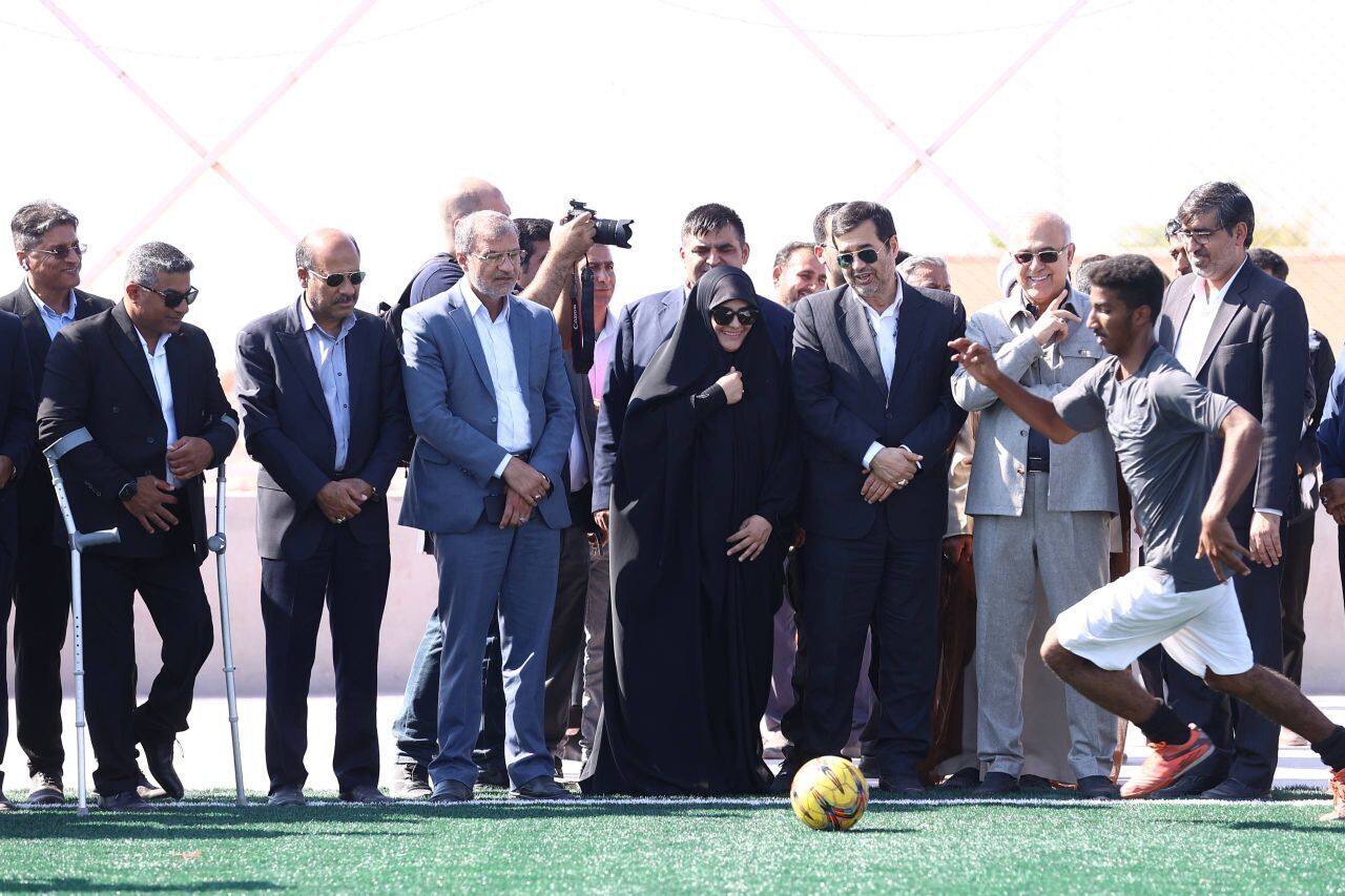 وزیر ورزش ۲ زمین چمن مصنوعی فوتبال در جزیره بوموسی را افتتاح کرد وزیر ورزش ۲ زمین چمن مصنوعی فوتبال در جزیره بوموسی را افتتاح کرد